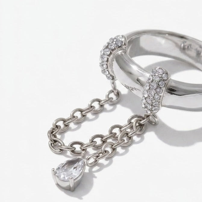 Betty, double bague chaîne et zircone plaquée or, portée – Fïve Paris