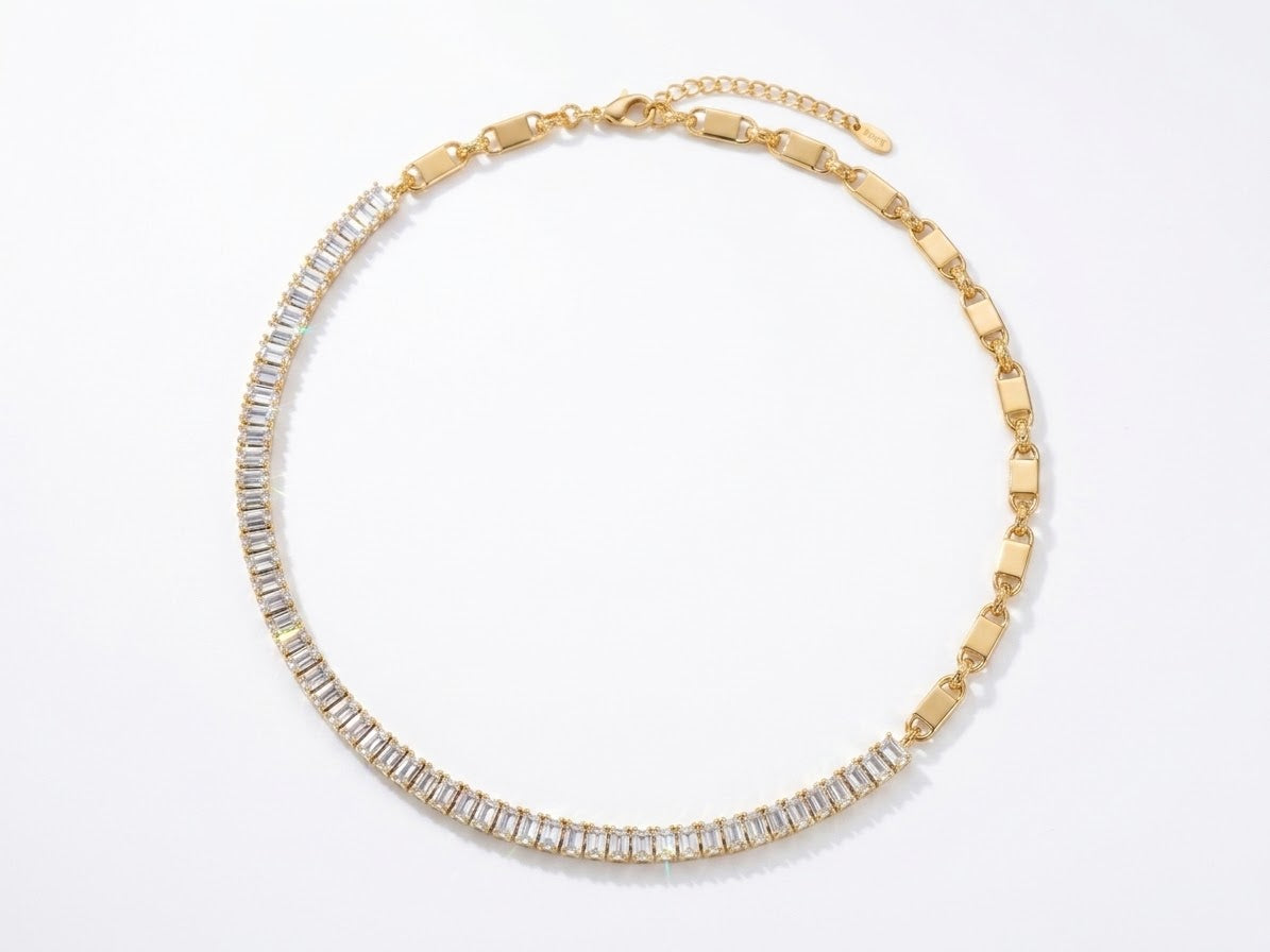 Julie, collier rivière acier inoxydable plaqué or et zircons, porté – Fïve Paris