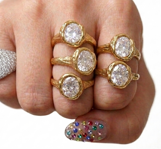 Rosette, bague chunky martelée plaqué or et zircon – Fïve Paris