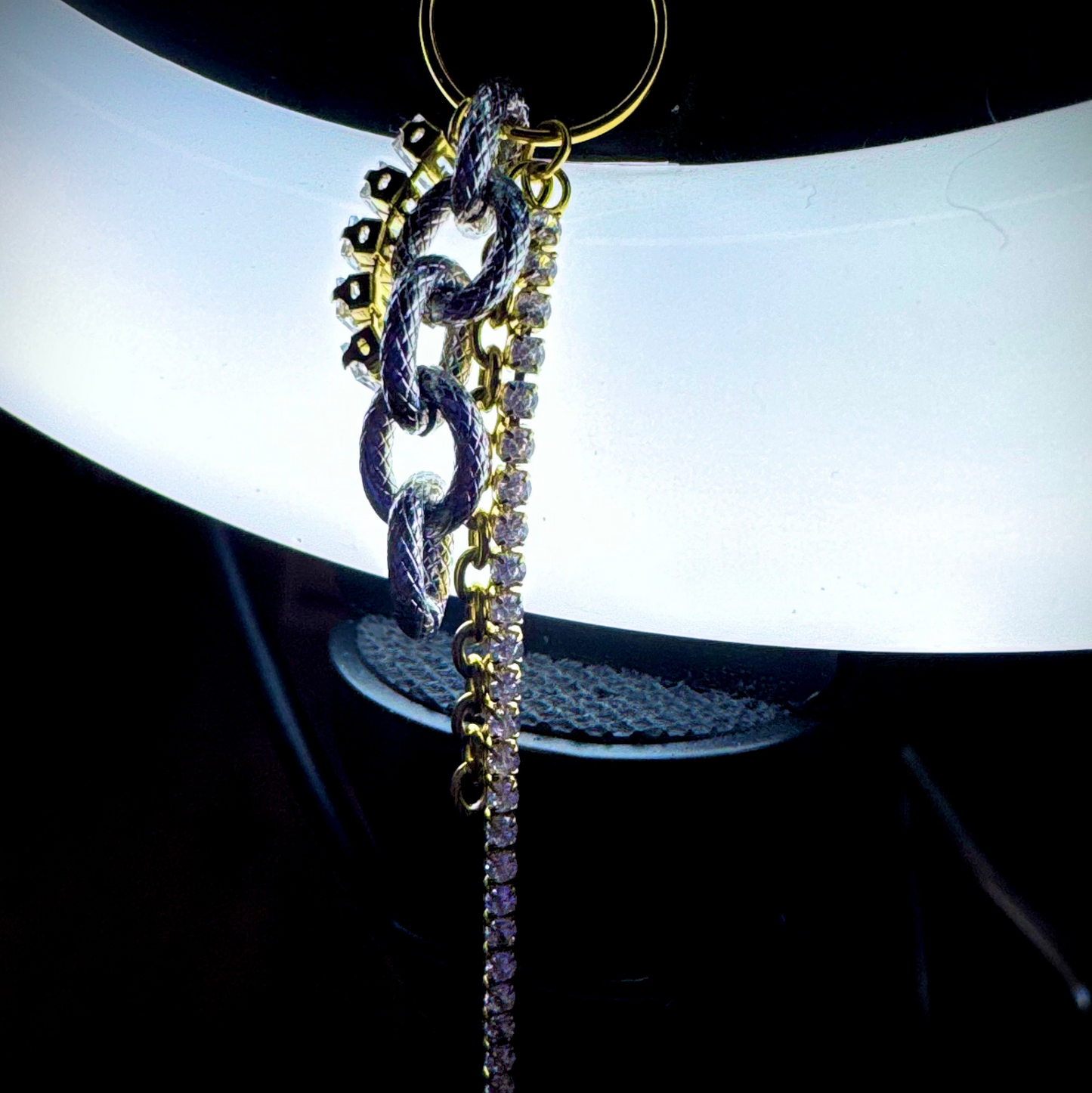 Anouk, boucles asymétriques chaînes et strass en acier inoxydable
