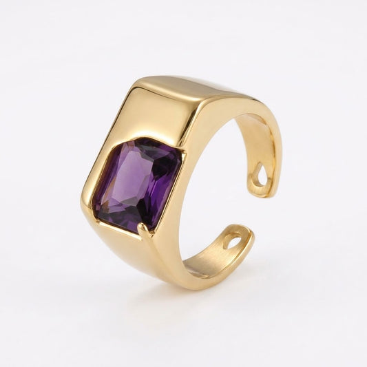 Olivia, bague carrée zircone, portée – Fïve Paris